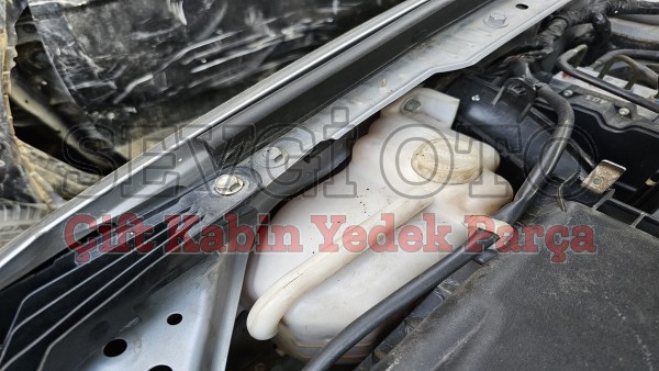 Mitsubishi L200 çıkma motor su bidonu Mitsubishi L200 çıkma motor su bidonu