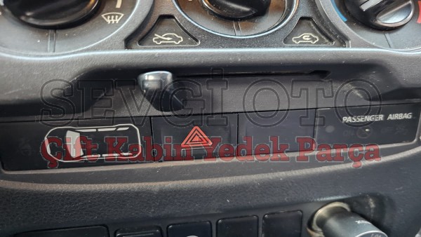 Mitsubishi L200 çıkma dörtlü ikaz düğmesi Mitsubishi L200 çıkma dörtlü ikaz düğmesi