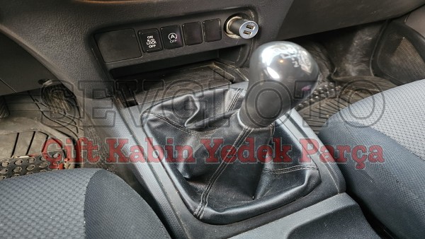 Mitsubishi L200 çıkma vites topuzu körüğü Mitsubishi L200 çıkma vites topuzu körüğü