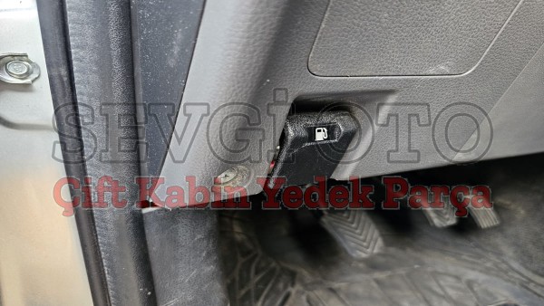 Mitsubishi L200 çıkma yakıt depo açma düğmesi Mitsubishi L200 çıkma yakıt depo açma düğmesi