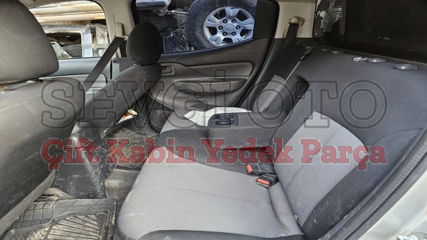 Mitsubishi L200 çıkma arka koltuklar Mitsubishi L200 çıkma arka koltuklar
