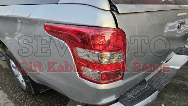 Mitsubishi L200 çıkma sol arka stop camı Mitsubishi L200 çıkma sol arka stop camı