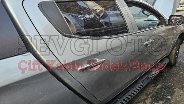 Mitsubishi L200 çıkma sağ arka kapı gri Mitsubishi L200 çıkma sağ arka kapı gri