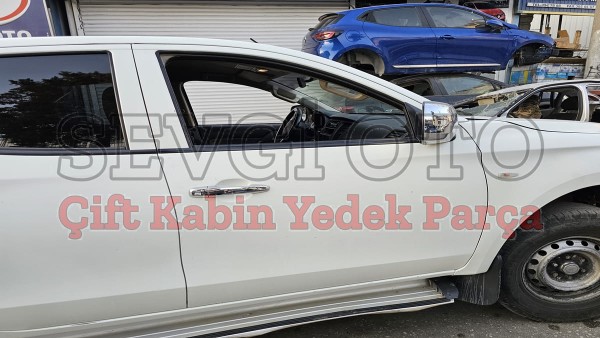 Mitsubishi L200 çıkma sağ ön kapı beyaz Mitsubishi L200 çıkma sağ ön kapı beyaz