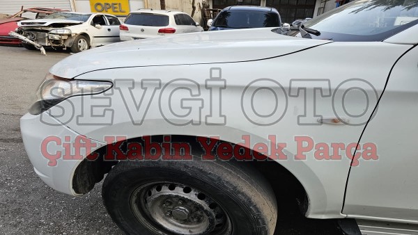Mitsubishi L200 çıkma sol ön çamurluk beyaz Mitsubishi L200 çıkma sol ön çamurluk beyaz