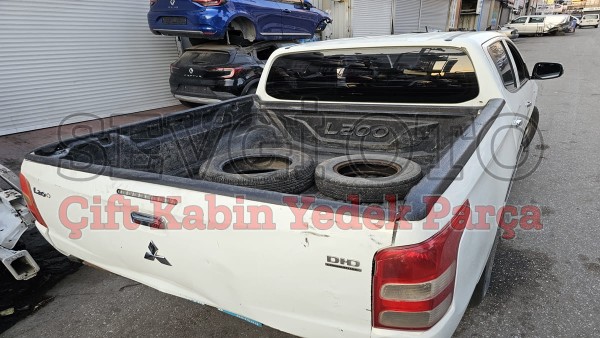Mitsubishi L200 çıkma arka cam Mitsubishi L200 çıkma arka cam